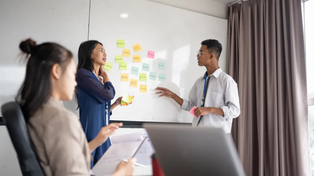 Lớp Học Quản Lý Marketing Offline Tại LATA MARKETING