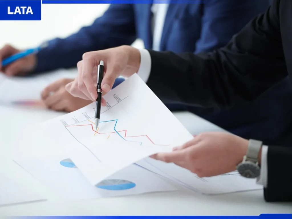 Doanh nghiệp nên chọn Marketing AI hay Marketing truyền thống